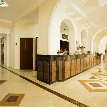 Dome Hotel 4*