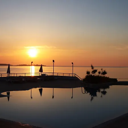 Dome Hotel 4*