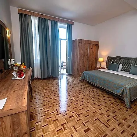 Dome Hotel 4*