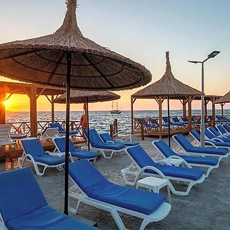 Dome Hotel 4*